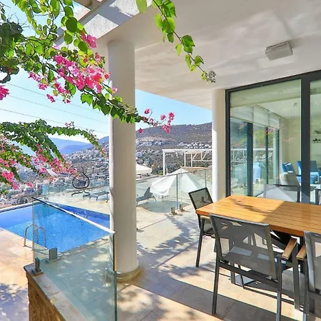 3 Bedroom - 1173 *