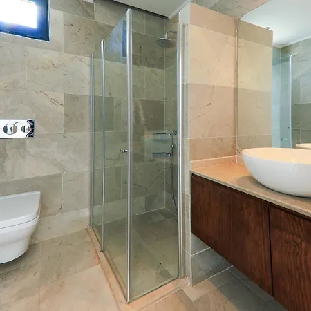 3 Bedroom - 1173 *