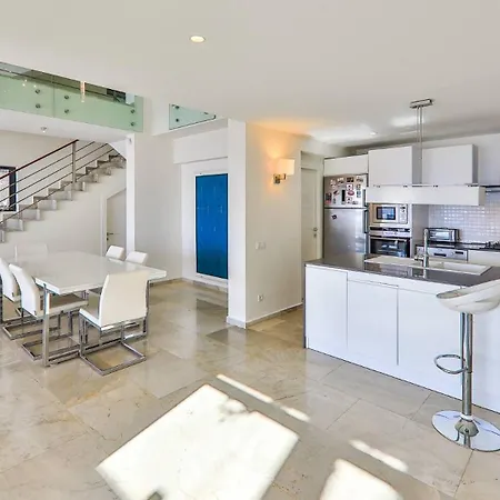 3 Bedroom - 1173 *